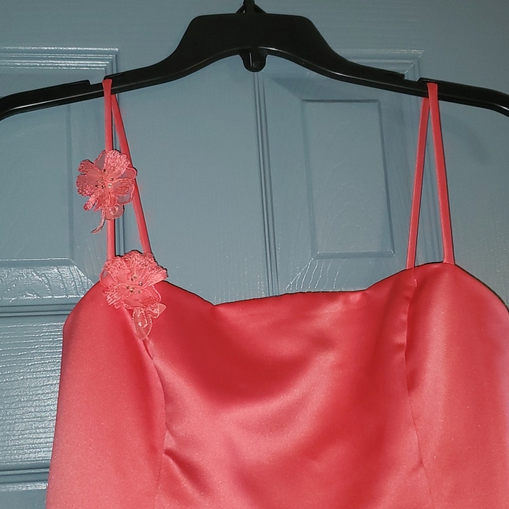 Dress - Picture 2 of 6